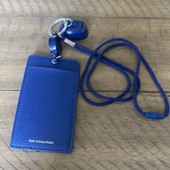 - Bath and Body Works ID and sanitizer holder llama - Picture 3 of 6